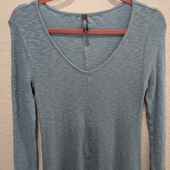 Massini Blue Heathered Handkerchief Hem Tunic Top Long Sleeve Boho Size S - Picture 5 of 8